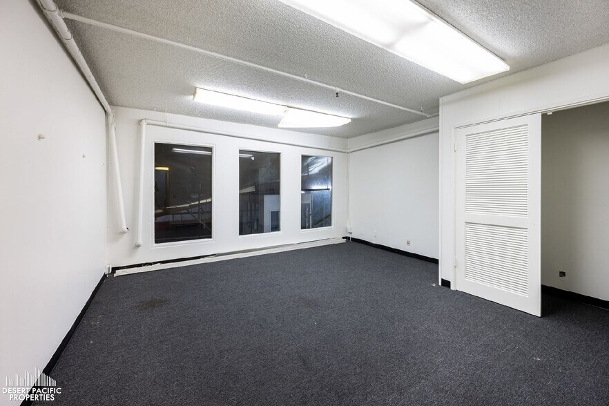 More Photos Of 45585 Commerce St, Indio Warehouse For Sale