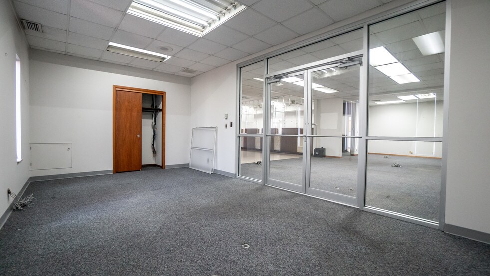 More Photos Of 7007 Calumet Ave, Hammond General Retail For Sale