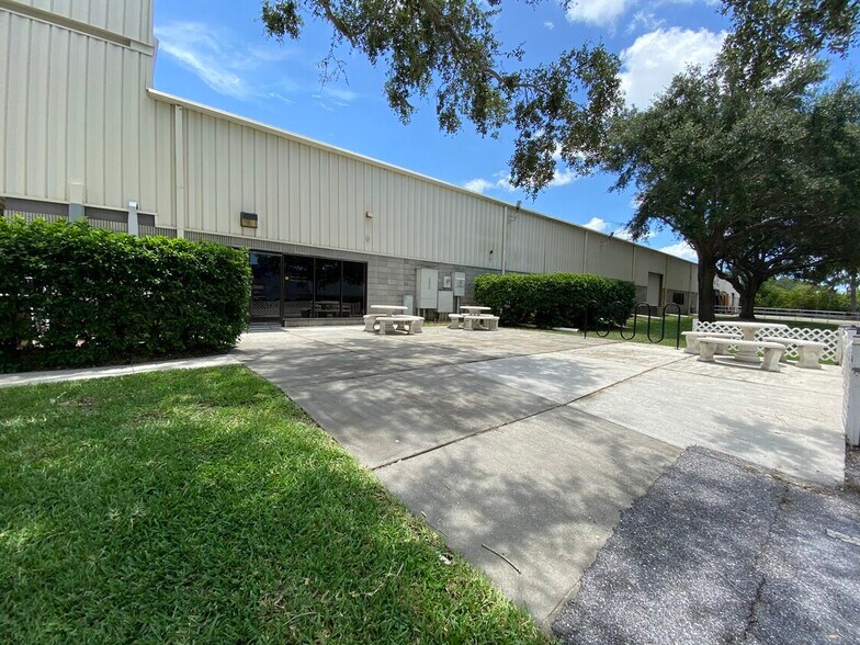 More Photos Of 4514 19th Street Ct E, Bradenton Manufacturing For Lease