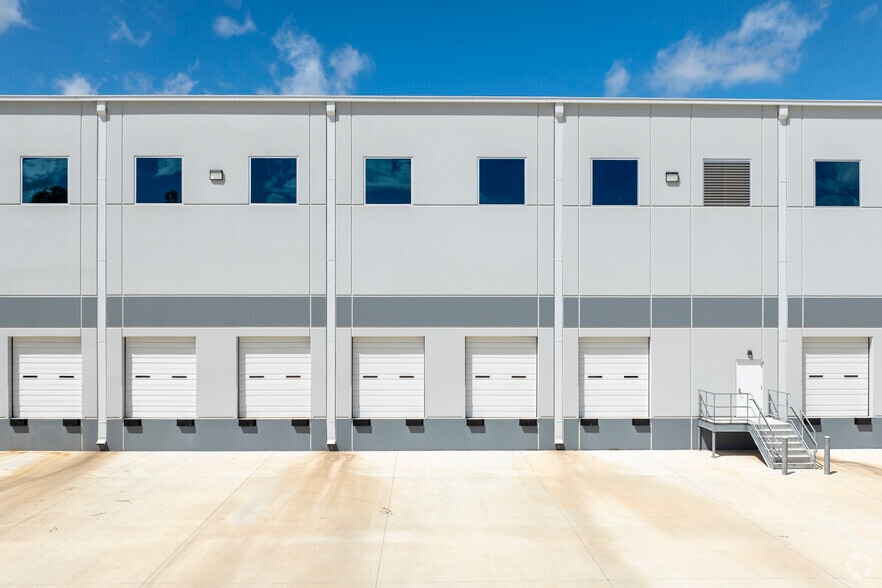 More Photos Of 1375 Conroe Park W Dr, Conroe Distribution For Lease