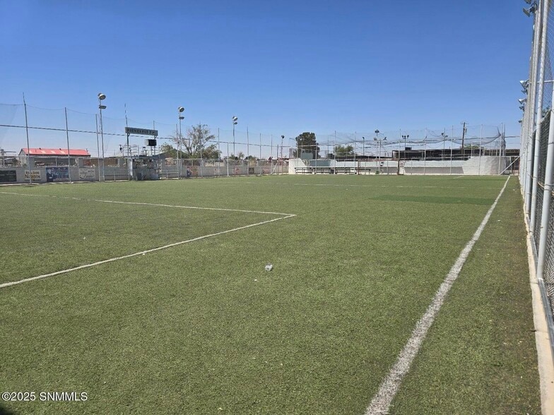 More Photos Of 990 Quesenberry St, Las Cruces Sports And Entertainment For Lease