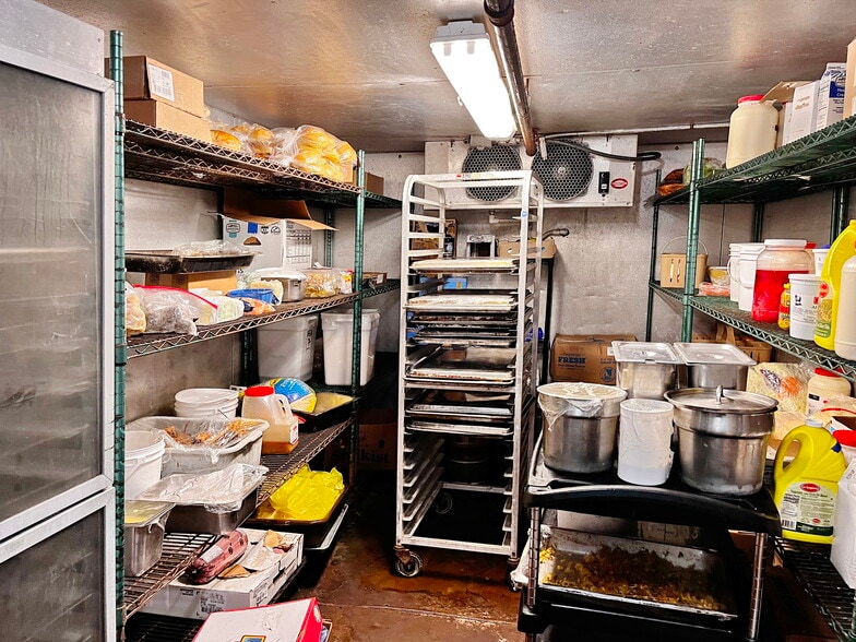 More Photos Of 32 N Dupont Hwy, Selbyville Unknown For Lease