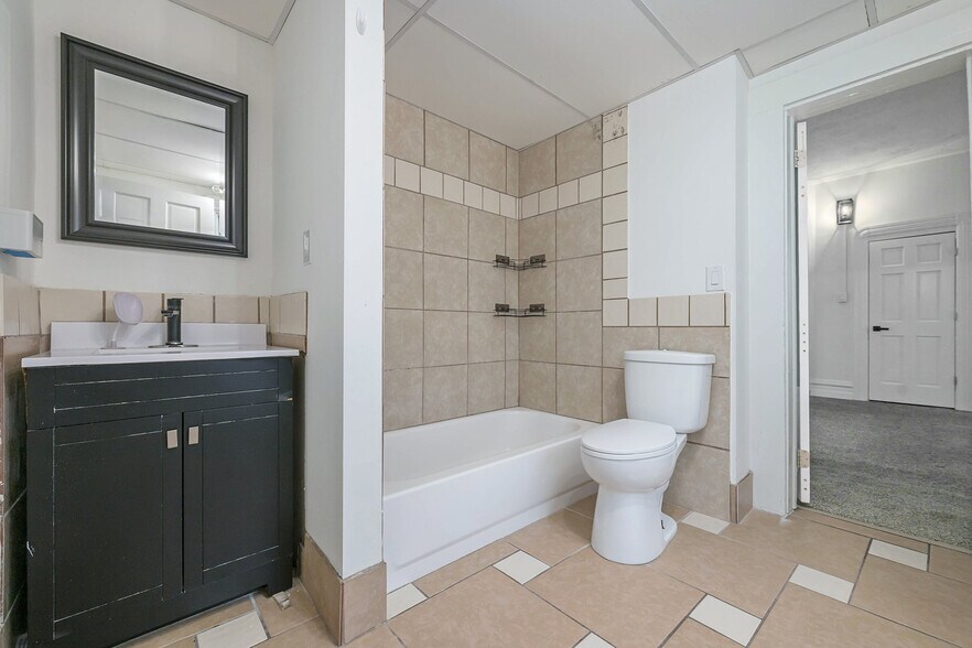 More Photos Of 2501 Poppleton Ave, Omaha Apartments For Sale