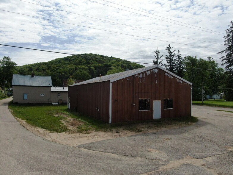 More Photos Of 120 W Charles St, Readstown Warehouse For Sale