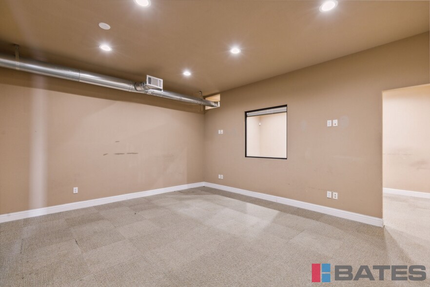 More Photos Of 198 Brothers Blvd, Red Oak Flex For Sale