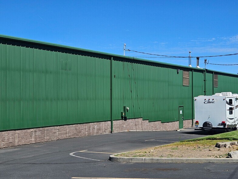 More Photos Of 273 SE 9th St, Bend Distribution For Lease