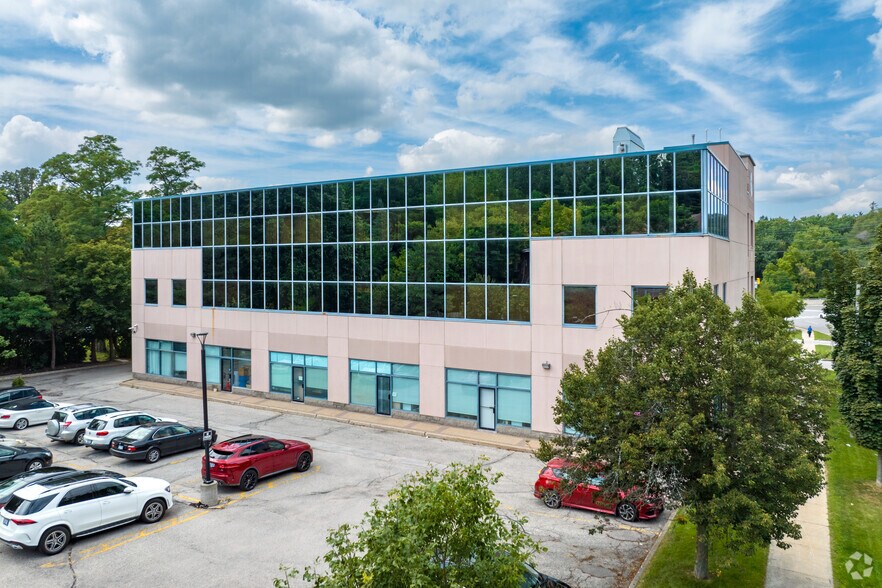 More Photos Of 8077 Islington Av, Vaughan Medical For Lease