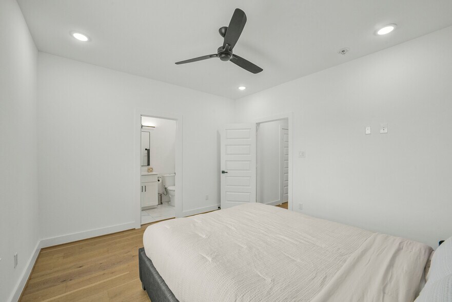 More Photos Of 316 Thornton Rd, Houston Apartments For Sale