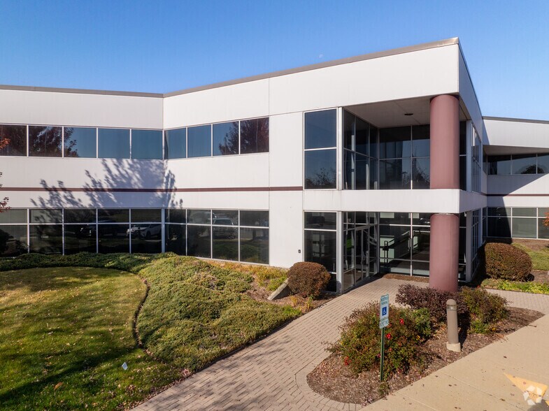 More Photos Of 1391 Corporate Dr, Mchenry Office For Sale