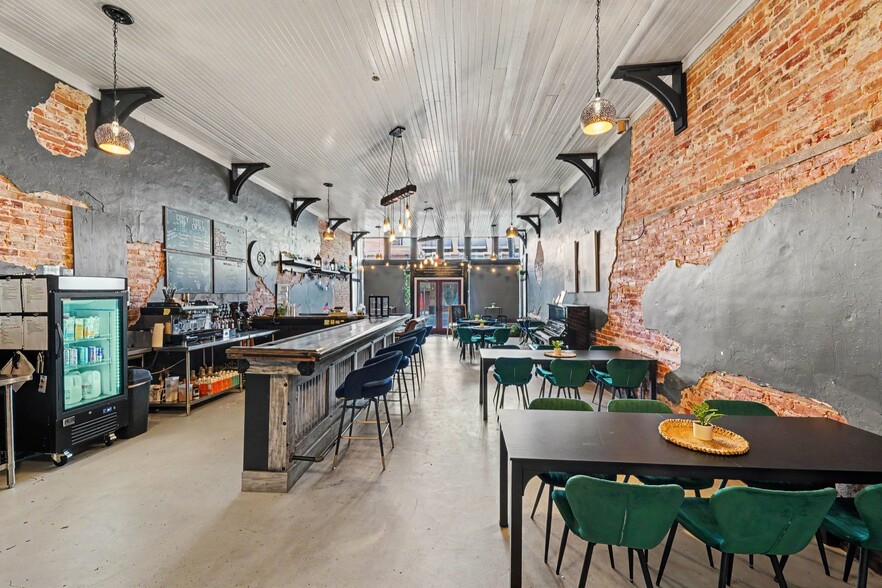 More Photos Of 100 S Market St, Madison Restaurant For Sale