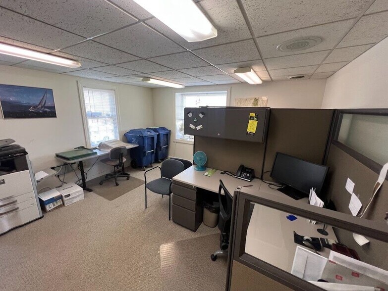 More Photos Of 3 Mound Ct, Merrimack Coworking Space