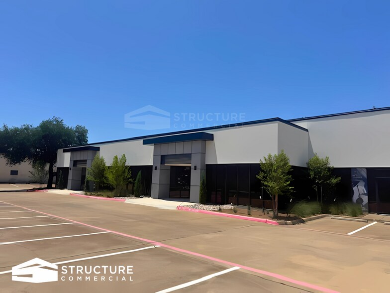 More Photos Of 3209 Premier Dr, Plano Storefront For Lease