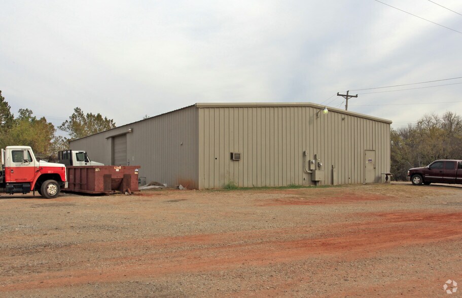 More Photos Of 815 S Sunnylane Rd, Moore Unknown For Lease