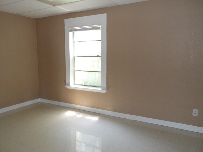 More Photos Of 503 W Business 83, Donna General Retail For Lease