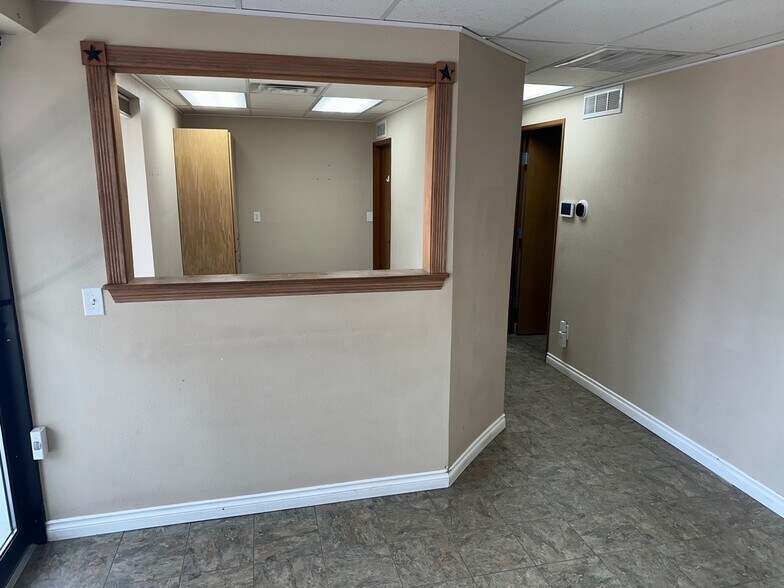 More Photos Of 6713 W Clearwater Ave, Kennewick Flex For Lease