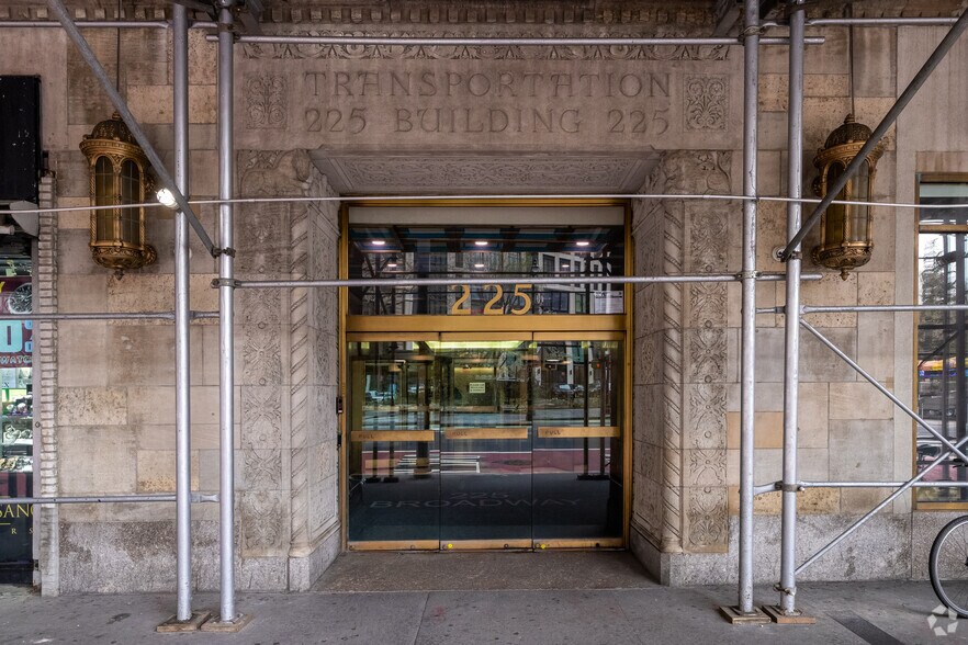 More Photos Of 225 Broadway, New York Office For Lease