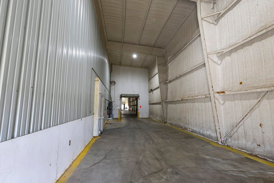 More Photos Of 5054 Portola ave, Del Rey Warehouse For Sale