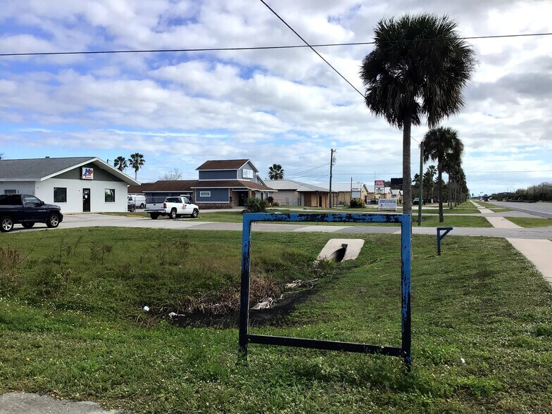 More Photos Of 2156 W King St, Cocoa Service For Sale