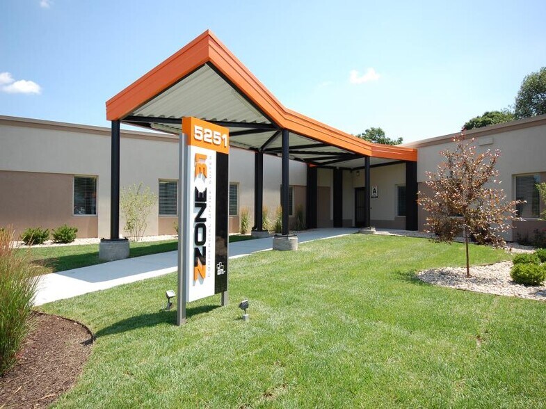 More Photos Of 5251 S East St, Indianapolis Office For Lease