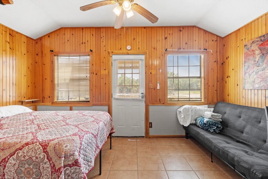 More Photos Of 14 Marina Pt, Huntsville Trailer Camper Park For Sale