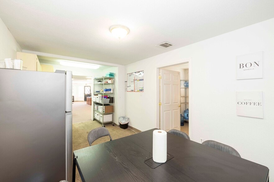 More Photos Of 18026 Jonathan St, Adelanto Medical For Lease