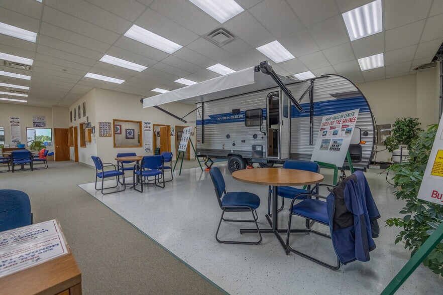 More Photos Of 18256 Campground Rd, Phillipsburg Auto Dealership For Sale