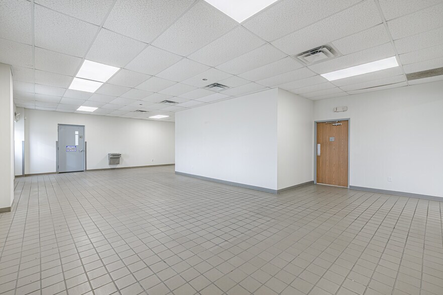 More Photos Of 1715 W Commerce Dr, Marshall Service For Sale