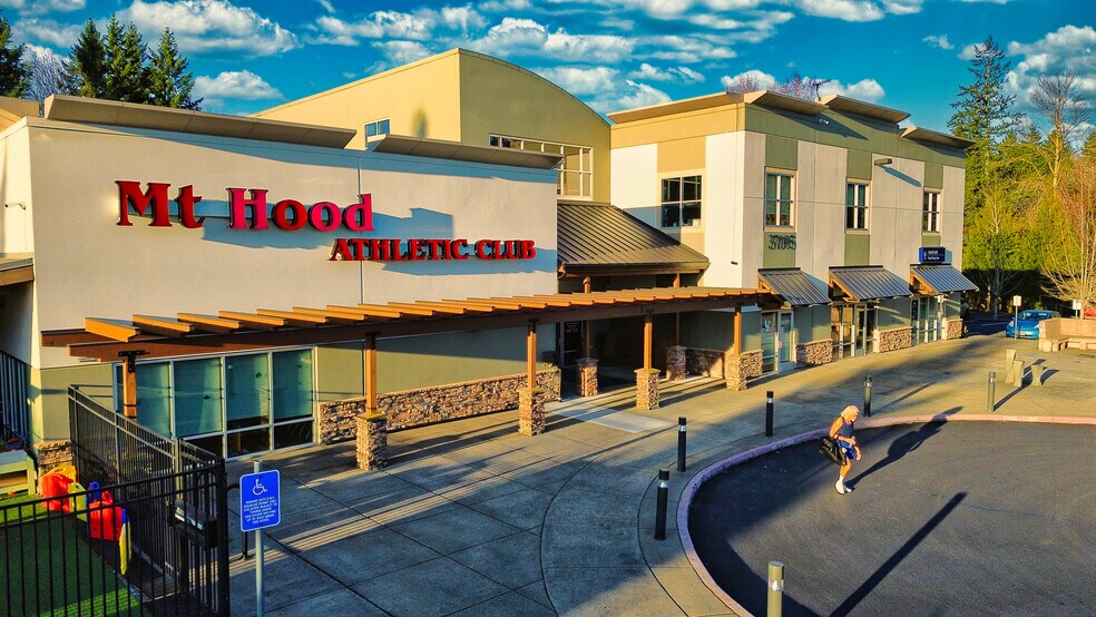 Primary Photo Of 37095 Us-26 Hwy, Sandy Health Club For Sale