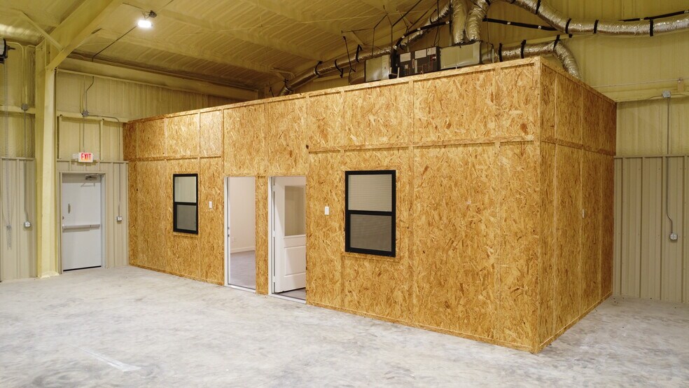 More Photos Of 16013 FM 429, Terrell Flex For Lease