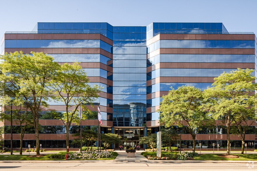 More Photos Of 9525 W Bryn Mawr Ave, Rosemont Office For Lease