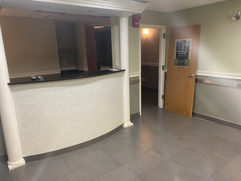 More Photos Of 250 Patchogue Yaphank Rd, East Patchogue Medical For Lease