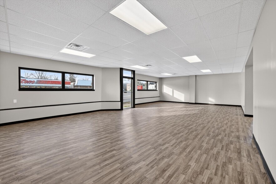 More Photos Of 161 E Main St, Geneva Freestanding For Sale