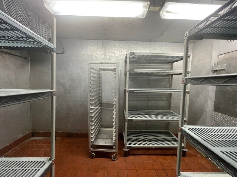 More Photos Of 905 E Gregory St, Pensacola Restaurant For Sale