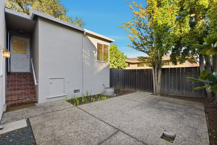 More Photos Of 29 Hawthorne Ave, Los Altos Office For Lease