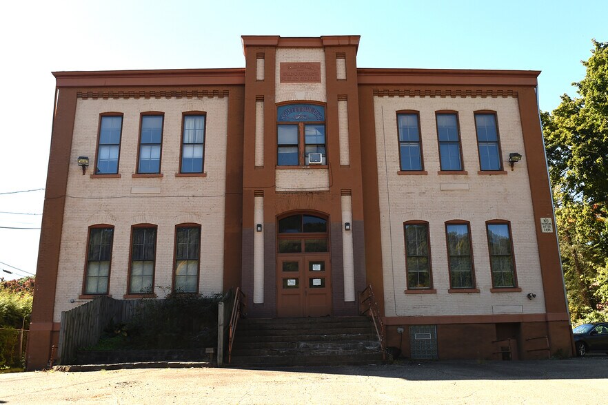 More Photos Of 1493 Old Butler Plank Rd, Glenshaw Office For Sale