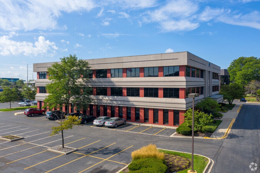 More Photos Of 823 Commerce Dr, Oak Brook Office For Lease