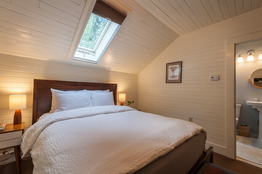 More Photos Of 2579 W Shore Dr, Lummi Island Hotel For Sale