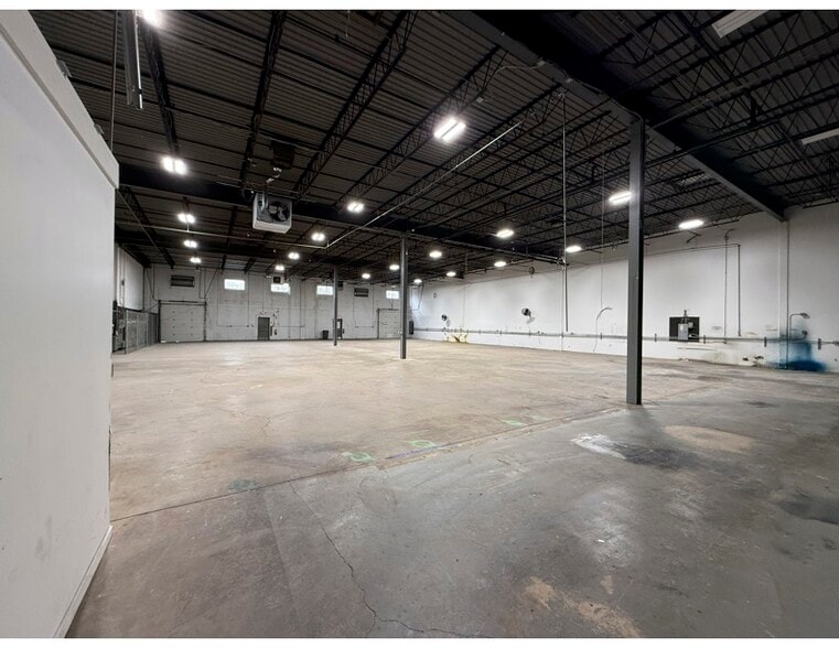 More Photos Of 17-39 Leslie Ct, Whippany Warehouse For Lease