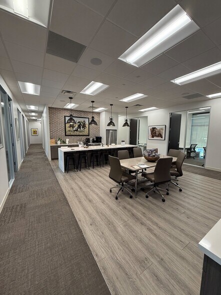 More Photos Of 400 Shops Blvd, Willow Park Medical For Lease