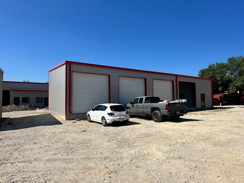 More Photos Of 13807 Bulverde Rd, San Antonio Flex For Sale