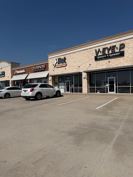More Photos Of 1500 W Hebron Pky, Carrollton Storefront For Lease