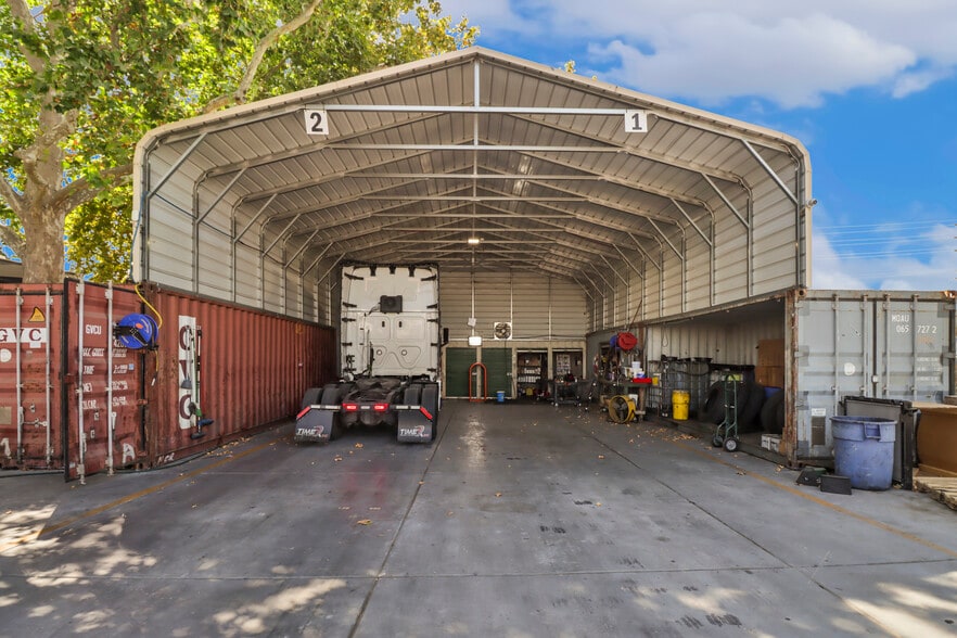 More Photos Of 8989 Elder Creek Rd, Sacramento Contractor Storage Yard For Sale