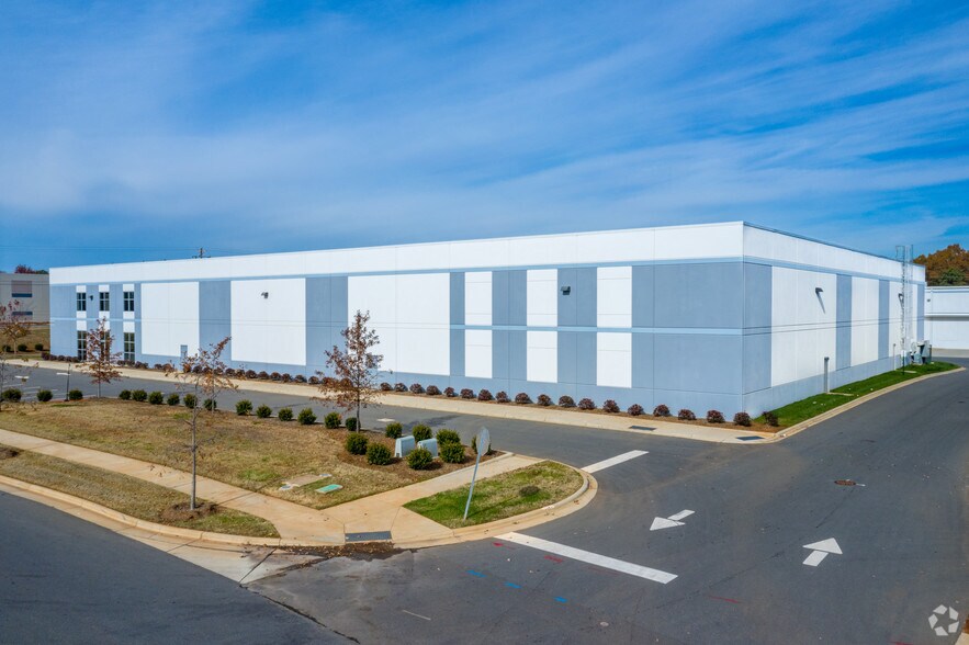 More Photos Of 4036 Shutterfly Rd, Charlotte Flex For Lease