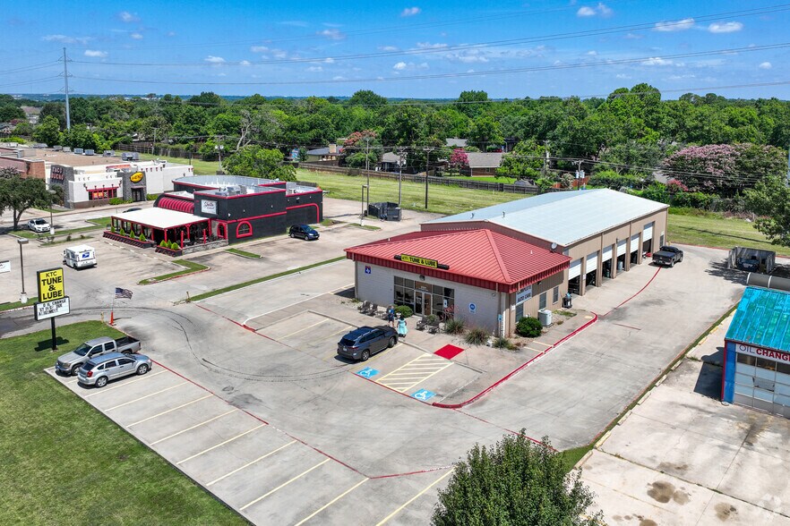 More Photos Of 2321 W Pioneer Pky, Pantego Industrial For Sale