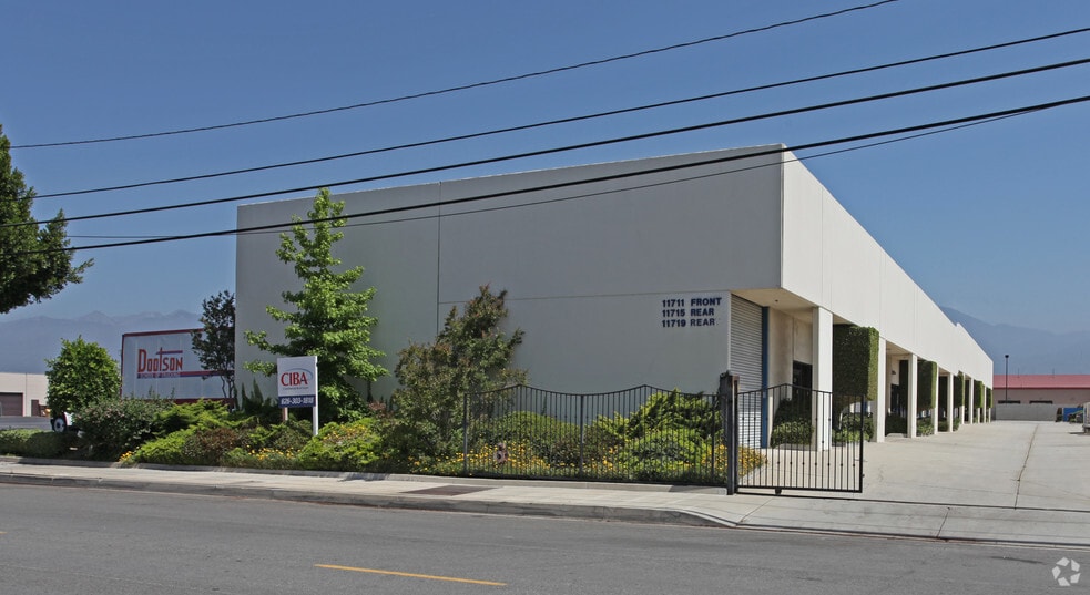 More Photos Of 11711 Clark St, Arcadia Warehouse For Lease