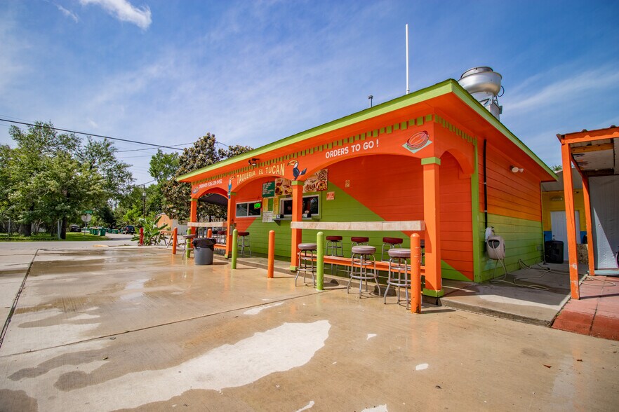 More Photos Of 518 Mill Ave, Conroe General Retail For Sale