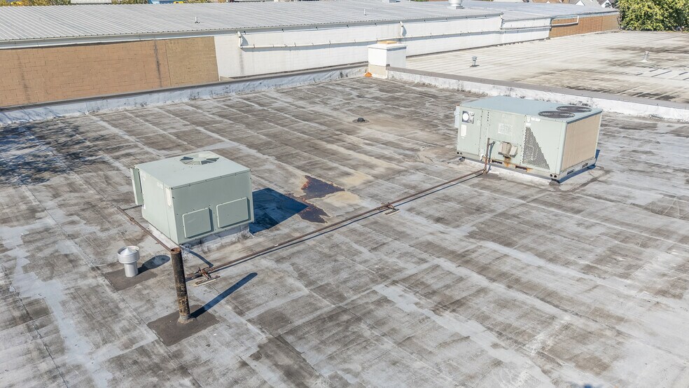 More Photos Of 8950 127th St, Richmond Hill Warehouse For Sale