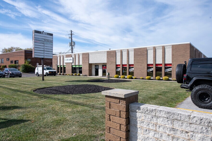 Primary Photo Of 7471 Tyler Blvd, Mentor Showroom For Lease