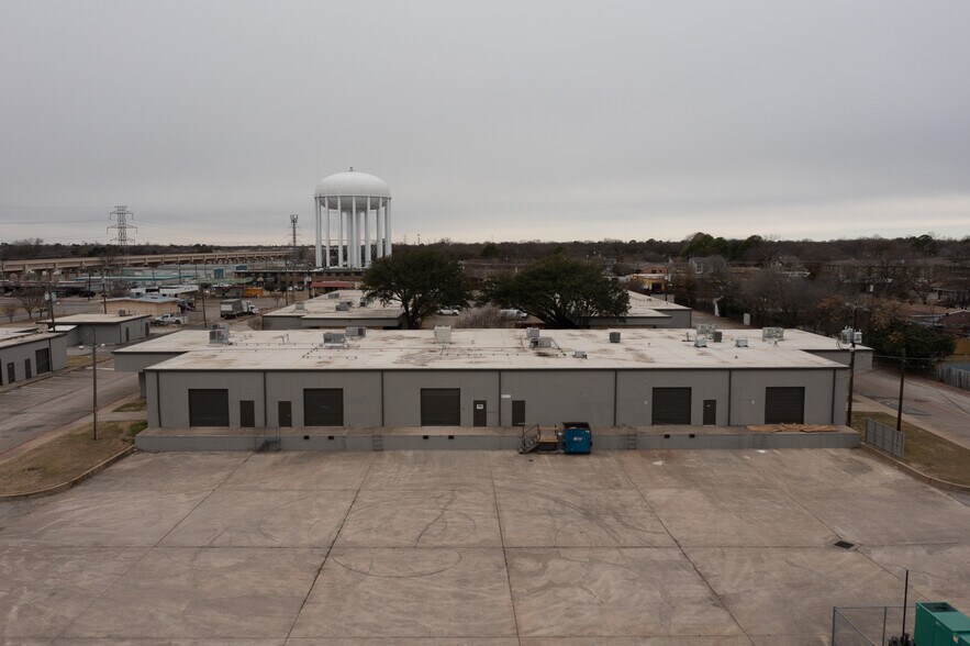 More Photos Of 220 Story Rd N, Irving Unknown For Lease