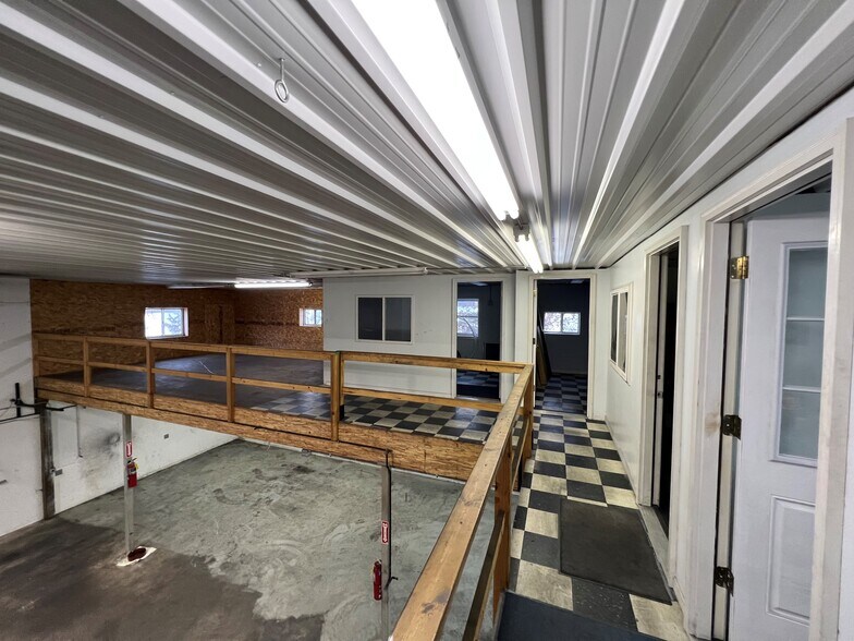 More Photos Of 616A-622 S Main St, Hebron Warehouse For Lease